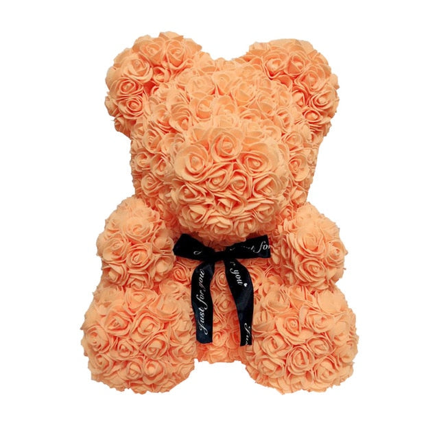 Oso de peluche con rosas de flores artificiales.