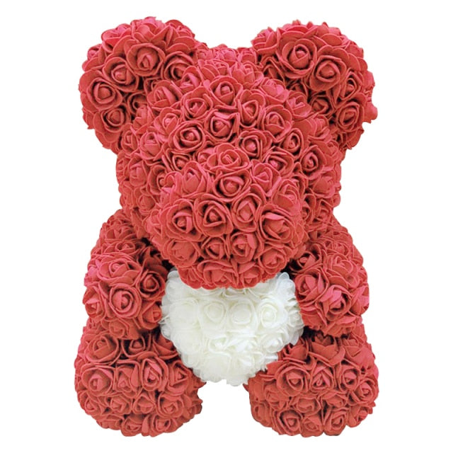 Oso de peluche con rosas de flores artificiales.