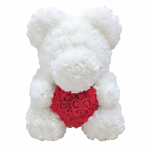 Oso de peluche con rosas de flores artificiales.