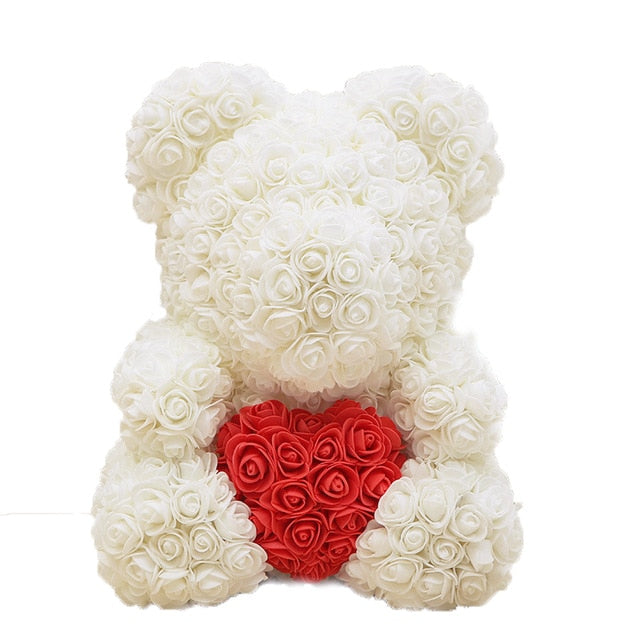 Oso de peluche con rosas de flores artificiales.